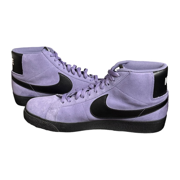 Nike Lavender and Black Sneakers - Picture 3 of 14